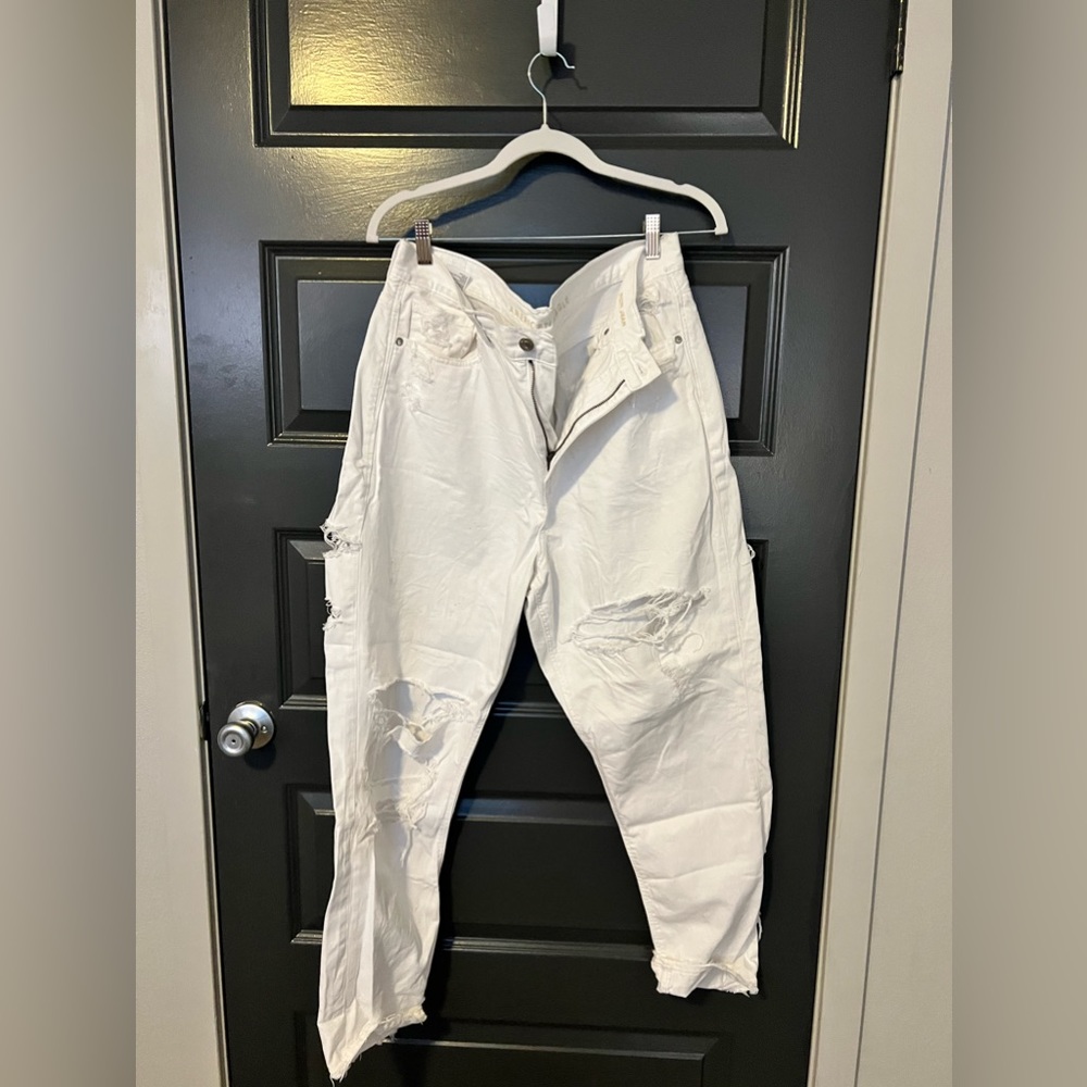 COPY - American Eagel white distressed mom jeans size 16 reg.